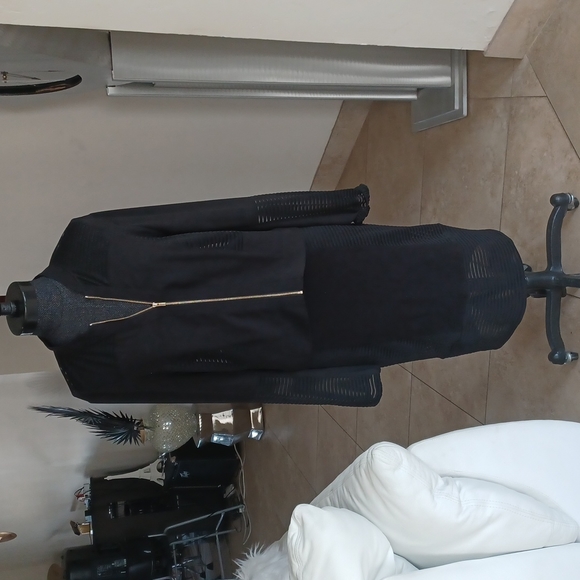 CACHE Suit - Picture 1 of 15